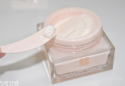 紀(jì)梵希少女面霜適合多大年齡？還你一個(gè)少女肌