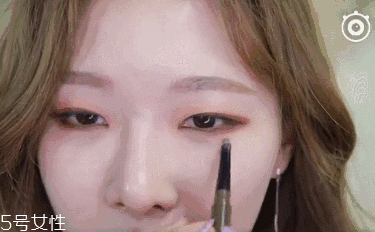 內(nèi)雙怎么畫眼線？?jī)?nèi)雙眼皮畫眼妝技巧