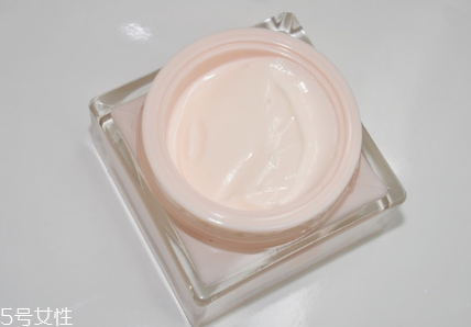 紀(jì)梵希少女面霜適合多大年齡？還你一個(gè)少女肌