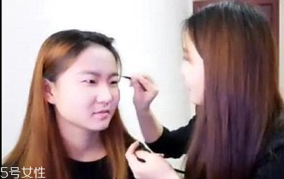 內(nèi)雙怎么畫眼線？?jī)?nèi)雙眼皮畫眼妝技巧
