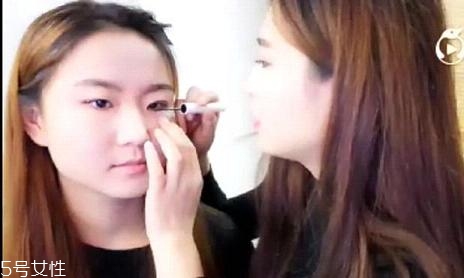 內(nèi)雙怎么畫眼線？?jī)?nèi)雙眼皮畫眼妝技巧