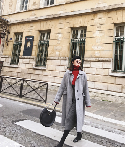 紅色毛衣配什么外套？冬季搭配風(fēng)度與溫度共存