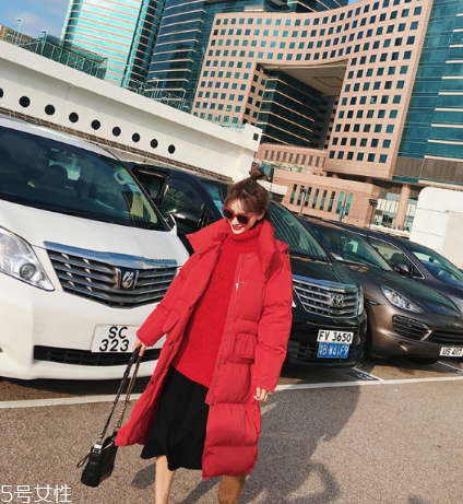 紅色毛衣配什么外套？冬季搭配風(fēng)度與溫度共存