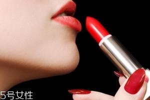 唇膏出水是變質了嗎？只是高溫熱出汗