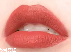 唇膏出水是變質了嗎？只是高溫熱出汗