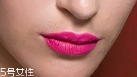 唇膏出水是變質了嗎？只是高溫熱出汗