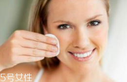 卸妝油哪種成分最好？3種類型任君挑選