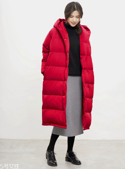 紅色羽絨服搭配什么鞋子？鞋子搭配也是關(guān)鍵