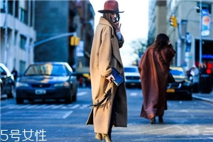 小個子適合穿過膝大衣嗎？這樣穿分分鐘視覺增高