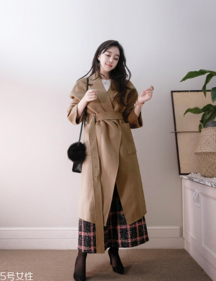 小個子適合穿過膝大衣嗎？這樣穿分分鐘視覺增高