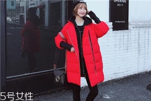 紅色羽絨服搭配什么褲子？四種混搭讓你潮范兒十足