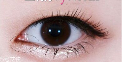 臥蠶妝需要什么化妝品？加倍放大雙眼