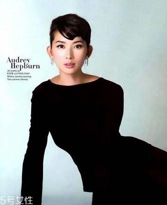 奧黛麗赫本妝容怎么畫教程 時代經(jīng)典復(fù)古妝容 奧黛麗赫本妝容怎么畫教程 時代經(jīng)典復(fù)古妝容