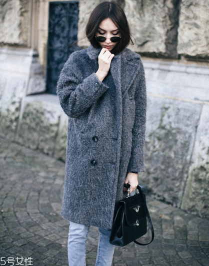 大衣什么顏色好看？這些顏色時髦又精致