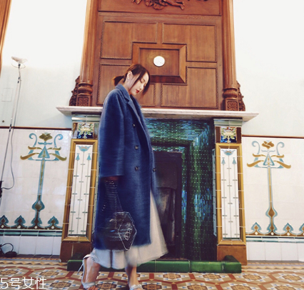 大衣哪種面料不起球？女生必備的選購技巧