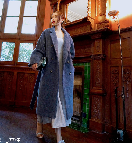 大衣哪種面料不起球？女生必備的選購技巧