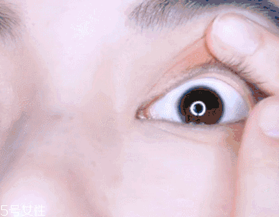 眼影需要卸妝嗎？閃亮海灘眼妝教程