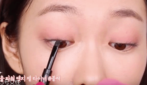 眼影需要卸妝嗎？閃亮海灘眼妝教程