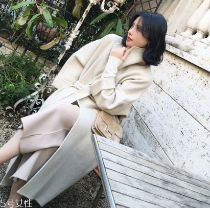 大衣是羊毛的好還是羊絨的好？這兩種材質(zhì)千萬要分清