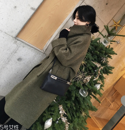 大衣和羽絨服哪個保暖？這個冬天不會冷