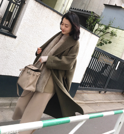 大衣有味道怎么去除？去味道必備小妙招