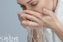 潔面乳和洗面奶是一種產(chǎn)品嗎？洗面奶適合干皮