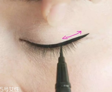 眼線筆和眉筆可以通用嗎？眉筆不能畫眼線