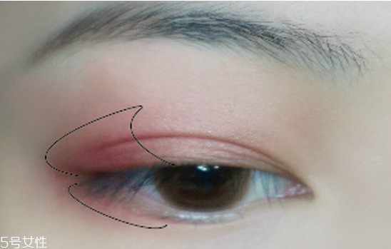 2018秋冬酒紅色眼妝怎么畫？神秘又有女人味的妝容