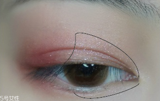 2018秋冬酒紅色眼妝怎么畫？神秘又有女人味的妝容