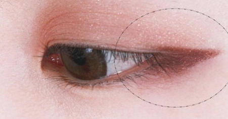 眼線筆可以用什么代替？手邊沒(méi)有眼線筆可以這樣做