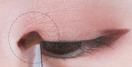 眼線筆可以用什么代替？手邊沒(méi)有眼線筆可以這樣做
