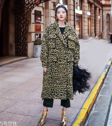 豹紋外套如何搭配？這樣穿絕對時髦感爆棚