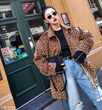 豹紋外套如何搭配？這樣穿絕對時髦感爆棚