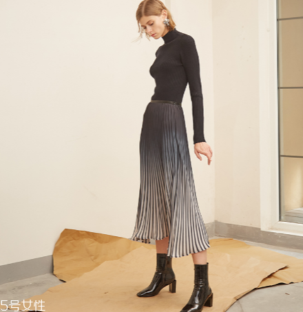 過(guò)膝長(zhǎng)裙怎么搭配？冬日的花樣穿搭