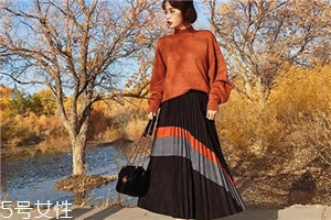 過(guò)膝長(zhǎng)裙怎么搭配？冬日的花樣穿搭