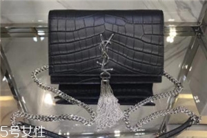 ysl流蘇包一共幾個尺寸？吸睛百分百的超級網(wǎng)紅