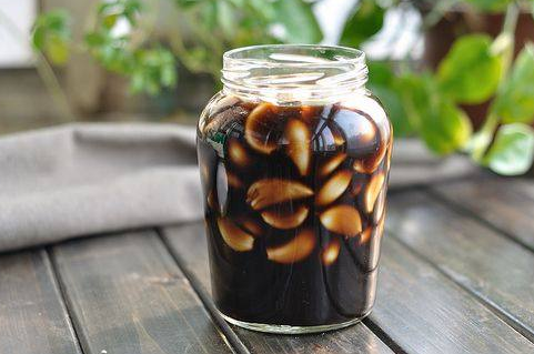 臘八蒜放冷的地方還是熱的地方好？視情況而定