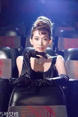 奧黛麗赫本妝容怎么畫教程 時代經(jīng)典復(fù)古妝容 奧黛麗赫本妝容怎么畫教程 時代經(jīng)典復(fù)古妝容