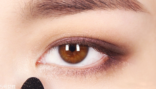 西柚色眼影怎么畫？教你畫高冷女神妝容