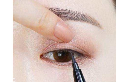 化眼妝對(duì)眼睛有害嗎？好看又迷人的眼妝