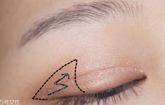 大地色眼影是什么顏色？上班族大眼妝教程