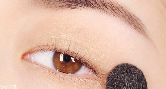 西柚色眼影怎么畫？教你畫高冷女神妝容