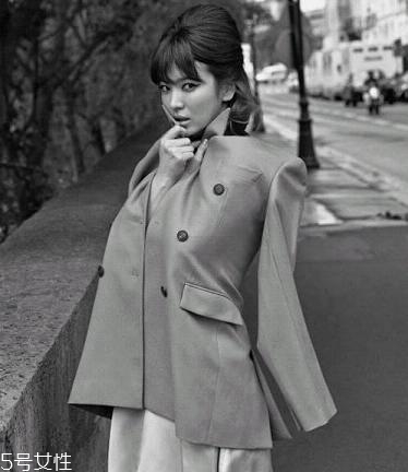 奧黛麗赫本妝容怎么畫教程 時代經(jīng)典復(fù)古妝容 奧黛麗赫本妝容怎么畫教程 時代經(jīng)典復(fù)古妝容