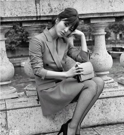 奧黛麗赫本妝容怎么畫教程 時代經(jīng)典復(fù)古妝容 奧黛麗赫本妝容怎么畫教程 時代經(jīng)典復(fù)古妝容