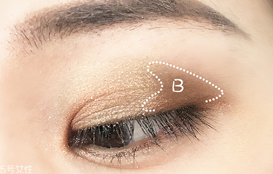 粉棕色眼妝怎么畫？蜜桃妝畫法