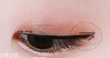 臥蠶妝需要什么化妝品？加倍放大雙眼