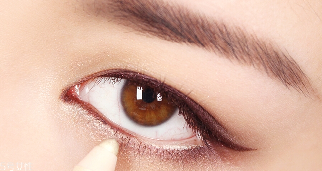 西柚色眼影怎么畫？教你畫高冷女神妝容