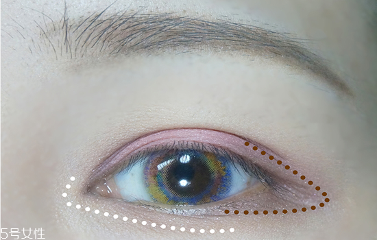 粉棕色眼妝怎么畫？蜜桃妝畫法