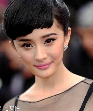 奧黛麗赫本妝容怎么畫教程 時代經(jīng)典復(fù)古妝容 奧黛麗赫本妝容怎么畫教程 時代經(jīng)典復(fù)古妝容