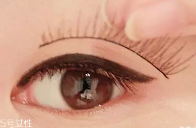 化眼妝應(yīng)注意什么？3款大眼妝無敵放大雙眼